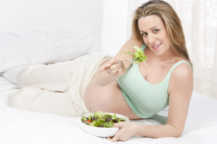 Как питаться беременной женщине накануне родов?