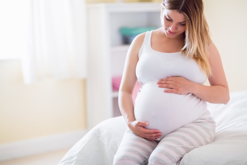 Почему чешется живот при беременности