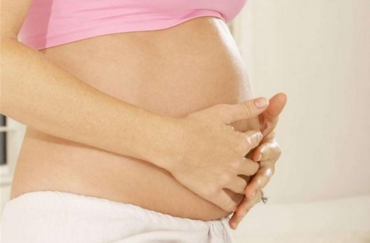 Когда ребенок начинает шевелиться в животе при беременности?