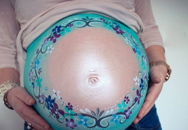 Рисунки на животах беременных