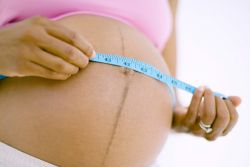 почему у беременных появляется полоса на животе