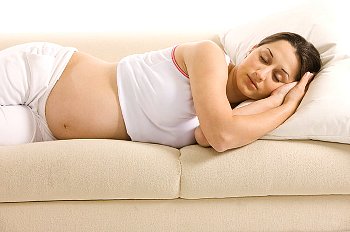 На первом месяце беременности живот болит