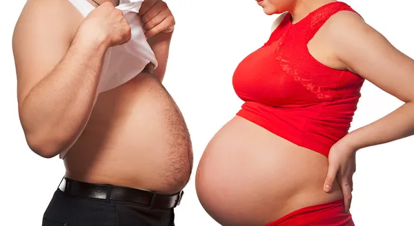 Беременная женщина и ее муж с большой живот — стоковое фото