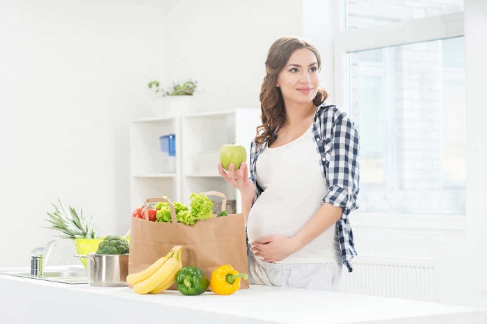 почему появляется полоска на животе при беременности
