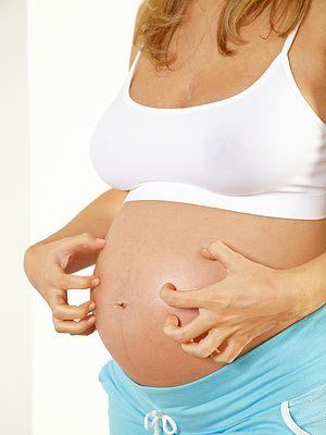 чешется живот во время беременности