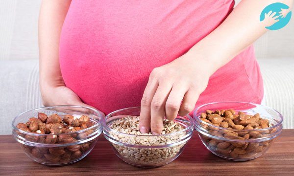 Питание будущей мамочки играет ключевую роль в здоровом течении беременности, необходимо придерживаться рекомендованного рациона