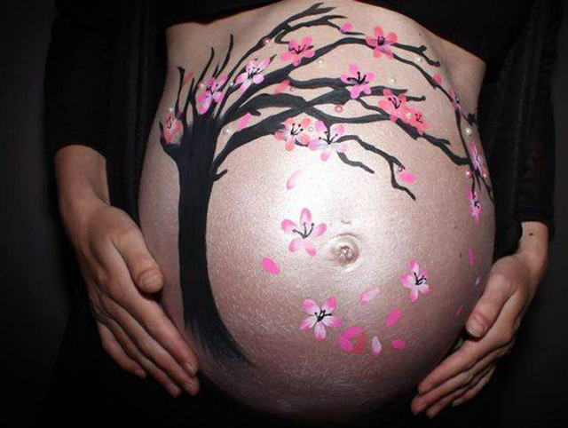 Рисунки на животах беременных