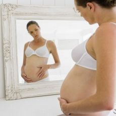 На каком сроке опускается живот при беременности