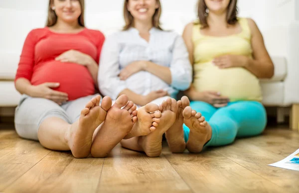 Беременные женщины — стоковое фото