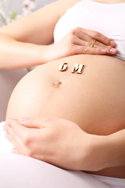6 месяцев беременности — стоковое фото