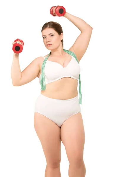 Избыточный вес женщины тренировки с гантелями — стоковое фото