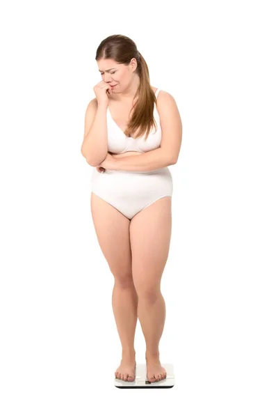 Расстроен избыточный вес женщина весы — стоковое фото