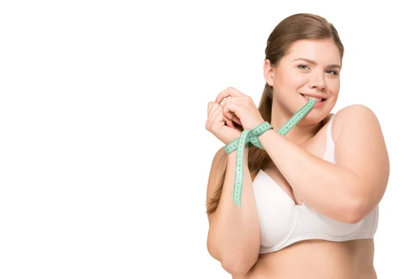 Женщина, кусаться измерительная лента с избыточным весом — стоковое фото
