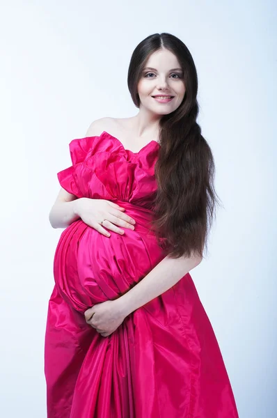 Женщина, держащая живот беременной — стоковое фото