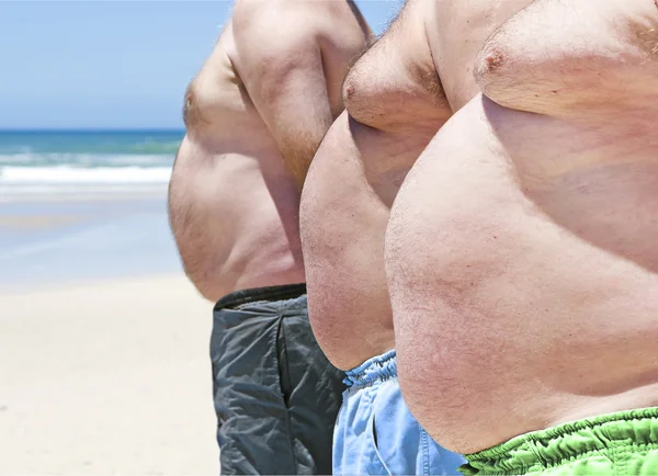 Крупным планом три ожирением толстяка пляжа — стоковое фото