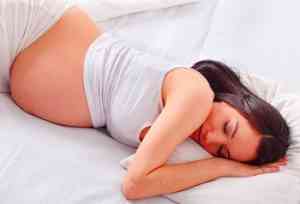 Беременность и ее сложности: как привыкнуть к новой позе для сна?